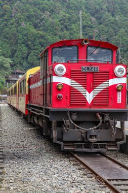 Alishan, Tayvan-15 Ekim 2018: Alishan hattı 'ndaki eski kırmızı Tren