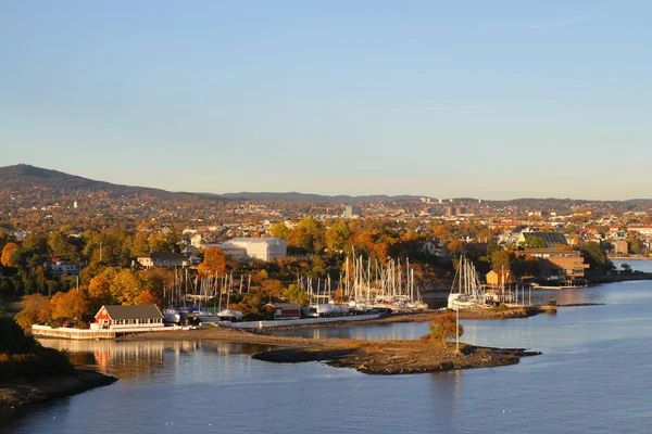 Oslo, norway-October 18,2015: Vista de la ciudad de Oslo antes del atardecer en un — Foto de Stock