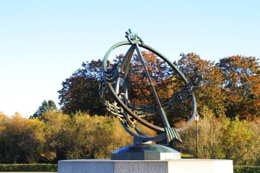 Oslo - Norveç - 18 Ekim 2015: Vigeland'da bronz çeşme