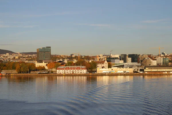 Oslo, norway-October 18,2015: Vista de la ciudad de Oslo antes del atardecer en un — Foto de Stock