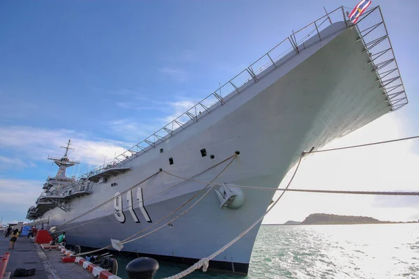 Chonburi, Thailand-21 september 2013: Htms Chakri Naruebet is groot — Stockfoto