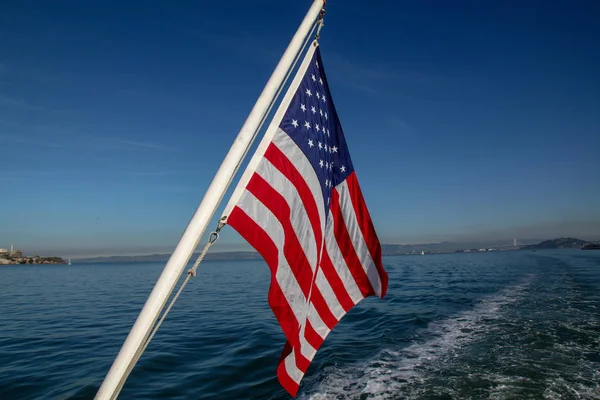 サンフランシスコの海のウサの旗 — ストック写真
