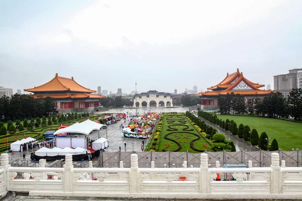 Taipei, Tchaj-wan-12. října 2018: Národní divadlo a nati — Stock fotografie