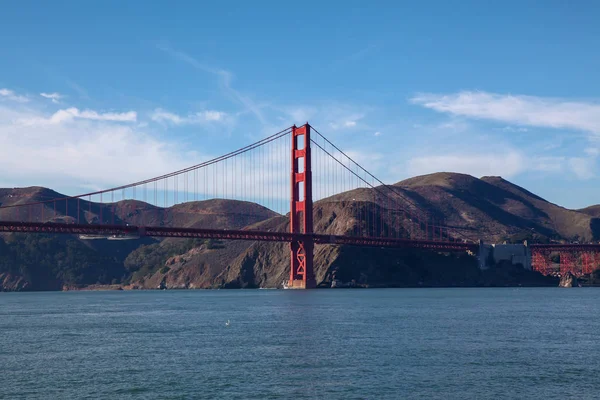 Golden Gate Köprüsü ünlü dönüm noktası görünümü . San Francisco, — Stok fotoğraf