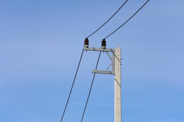 Beton elektrik direğinin Tayland 'da ana elektrik hattı vardır. 