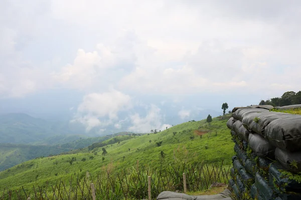 Widok Krajobraz Jest Zielona Trawa Górze Przyrody Porze Deszczowej Tajlandii — Zdjęcie stockowe