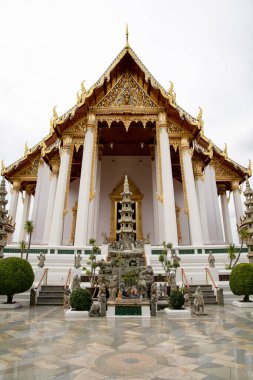 Bangkok, Tayland-4 Temmuz 2020: Chuch, Bangkok Tayland 'daki Suthat Tapınağı' nda güzel ve meşhurdur.