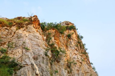 Kaya dağı ve doğa manzarası Tayland 'da Koh Yılan' a park