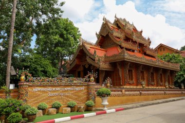 Chiang Rai, Tayland-28 Temmuz 2020: Wat Phra Dhat Pha-Ngao tapınağındaki güzel bina Chiang Rai 'de ünlü bir tapınaktır