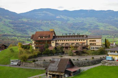 Lucerne, İsviçre-18 Ekim 2019: İsviçre 'deki Grand İsviçre Oteli yakınlarında güzel bir çevre manzarası