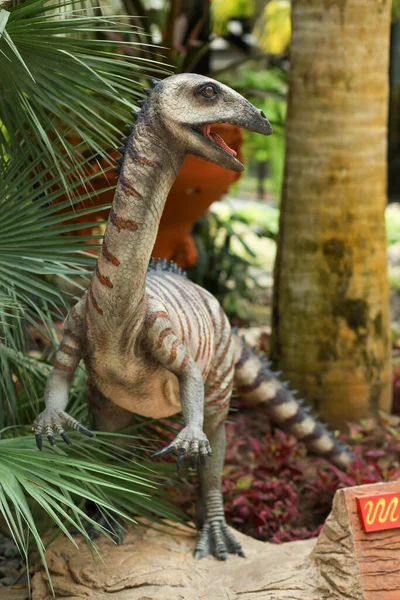 Pattaya Tailandia Septiembre 2020 Estatua Los Dinosaurios Hermosa Jardín Botánico — Foto de Stock