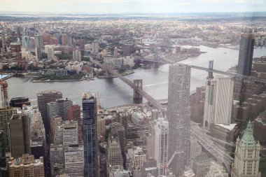 NEW YORK, USA- 18 Haziran 2018: New York 'ta bir dünya ticaret binasından gökyüzü manzarası.