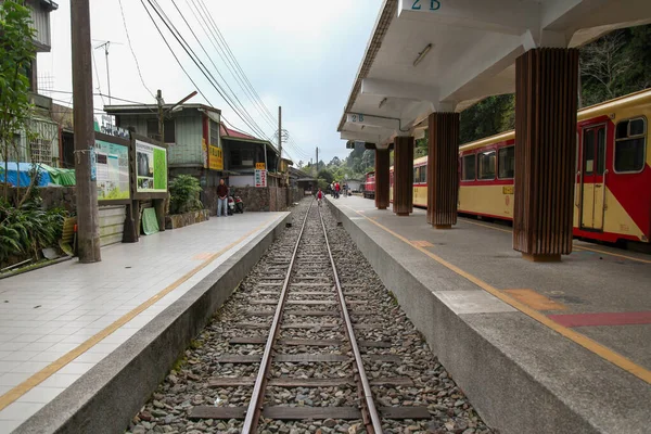 Fenchihu Taiwan Ottobre 2018 Treno Fenchihu Vecchia Stazione Ferroviaria Alishan — Foto Stock