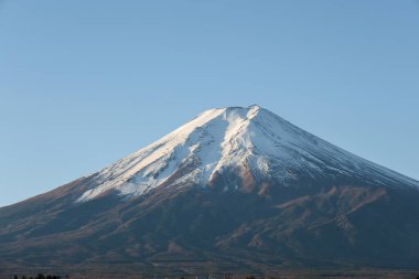 Kışın Kawaguchi Gölü 'nde Fuji Dağı manzarası