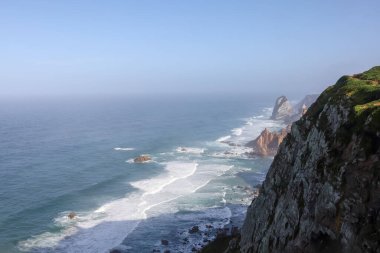 Cabo da Roca 'nın manzarası Portekiz' in simgesidir.