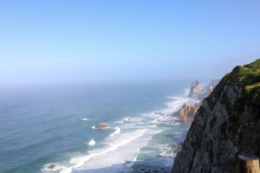 Cabo da Roca 'nın manzarası Portekiz' in simgesidir.