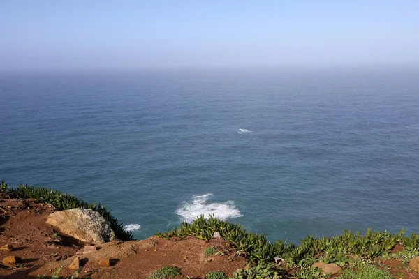 Cabo da Roca 'nın manzarası Portekiz' in simgesidir.