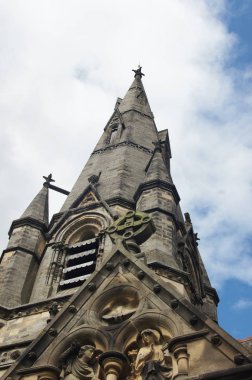 Alt açıdan Ortaçağ kilise kulesi 