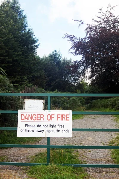 Warning Sign Metal Gate Woodland — Stok fotoğraf