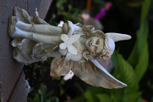 Garden Angel Figurine Decoration — Stock Photo, Image