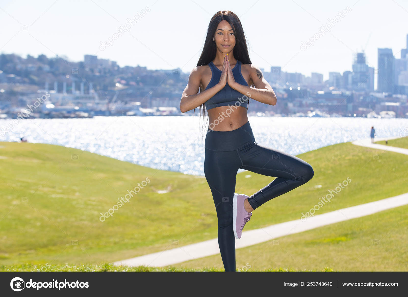 beautiful women in yoga pants
