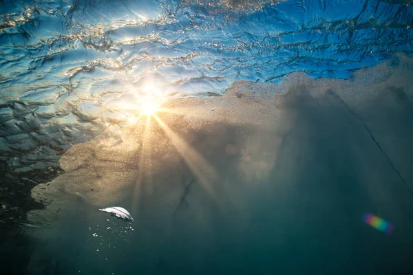 Surface Eau Avec Lumière Soleil Travers Les Vagues Vue Sous — Photo