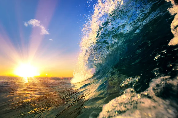 Puesta Sol Mar Tropical Fondo Agua Olas Surf Oceánico Cielo — Foto de Stock