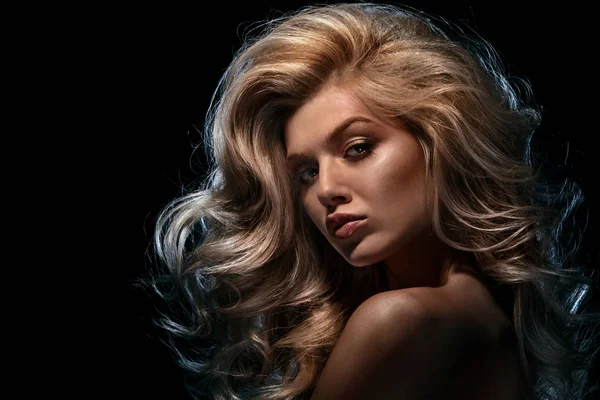 Beauty Headshot Fashion Blonde Model Dark Background — Stock Photo, Image