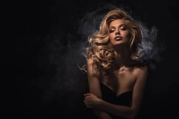 Beauty Headshot Fashion Blonde Model Dark Smoked Background — Stock Photo, Image