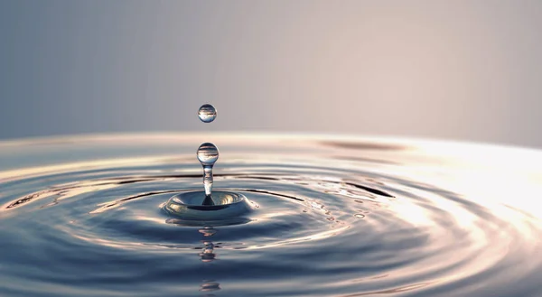 Limpar Gota Água Com Ondas Circulares — Fotografia de Stock