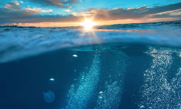 Fundo Água Belo Mar Tropical Vista Subaquática Com Pôr Sol — Fotografia de Stock