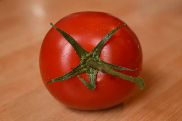 Fotografia Tomate Retratando Caule Videira Verde — Fotografia de Stock