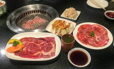 Çiğ taze et ızgara hazırlamak