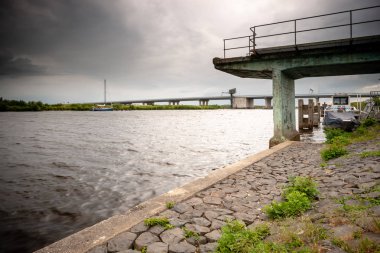 Delta alanı yükseklikte Kampen ve Noordoostpolder arasında ramspol köprü, Ijssel Nehri'nin üzerinde göster