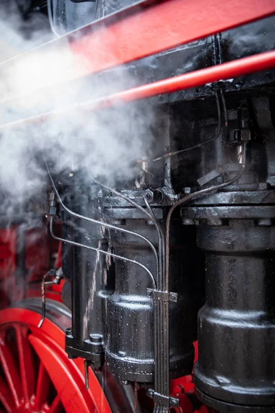 詳細および機関車 ベーク ベルゲンにあるオランダの古い産業遺産博物館でヤード ワゴン 馬車や鉄道の駅をマーシャ リングの異なるイメージ — ストック写真