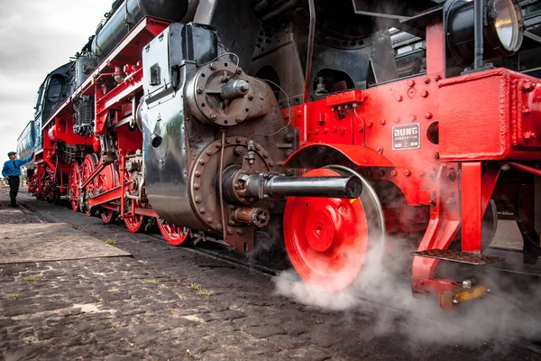 詳細および機関車 ベーク ベルゲンにあるオランダの古い産業遺産博物館でヤード ワゴン 馬車や鉄道の駅をマーシャ リングの異なるイメージ — ストック写真