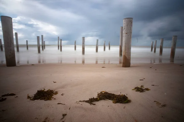 Kunstwerk Buurt Van Kust Stad Hoeden Nederland Een Zwevende Wolk — Stockfoto