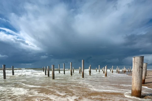 Kunstwerk Buurt Van Kust Stad Hoeden Nederland Een Zwevende Wolk — Stockfoto