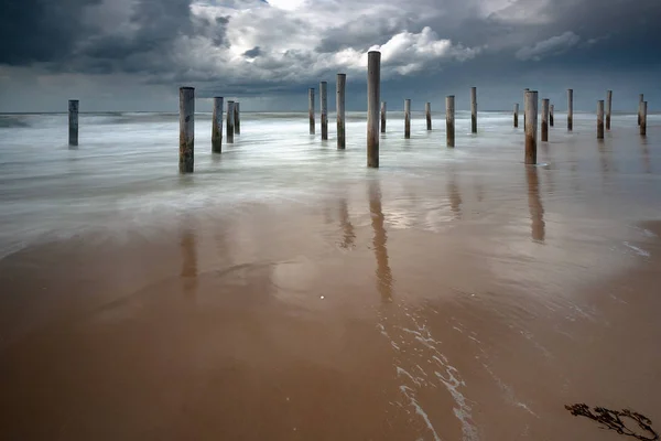 Kunstwerk Buurt Van Kust Stad Hoeden Nederland Een Zwevende Wolk — Stockfoto