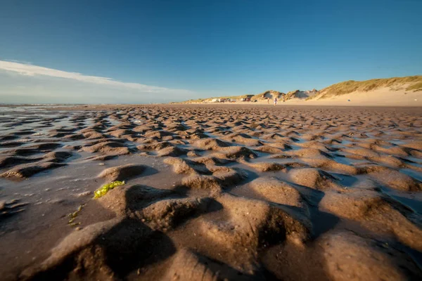 Zeewater Stroomt Zand Verlaten Abstracte Patronen Natuurlijke Landschap Oriëntatie Achtergrond — Stockfoto