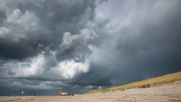 Подробности Угрожающей Летней Бури Песчаных Пляжах Голландского Побережья — стоковое фото