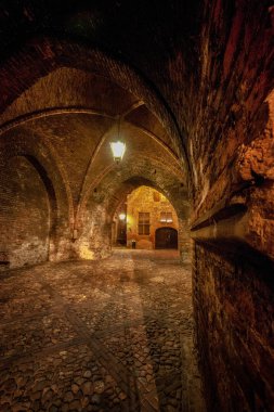 Eski Hansa şehri, Zutphen Nehri 'Ijssel' adlı gece fotoğraf. Atmosferik sokakları ve güzel mimari anıtsal ortaçağ merkezi.