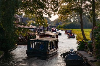 Village 'Kuzey Venedik' nedeniyle çok sayıda su kanal nerede turist kendi gezi bir tekneden yapmak olarak bilinir