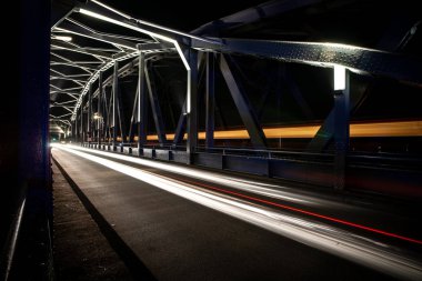Eski Hansa şehri, Zutphen Nehri 'Ijssel' adlı gece fotoğraf. Atmosferik sokakları ve güzel mimari anıtsal ortaçağ merkezi.