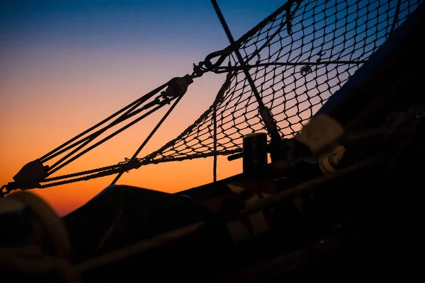 Cuerdas Redes Cables Poleas Pilonas Como Sombras Contra Cielo Colorido —  Fotos de Stock