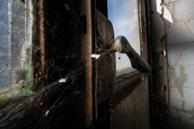 Terk edilmiş bir urbex konumundan ayrıntılar