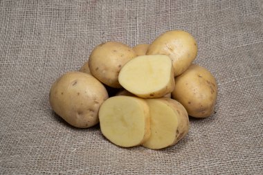 Sebzeli patatesin fotoğrafı. Meyve sebze patates. 