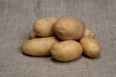 Sebzeli patatesin fotoğrafı. Meyve sebze patates. 