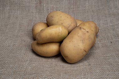 Sebzeli patatesin fotoğrafı. Meyve sebze patates. 