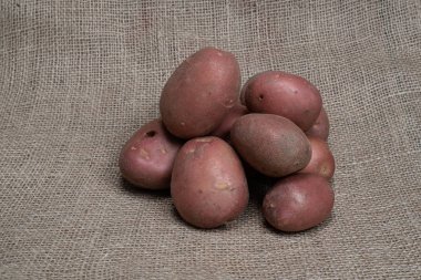 Sebzeli patatesin fotoğrafı. Meyve sebze patates. 
